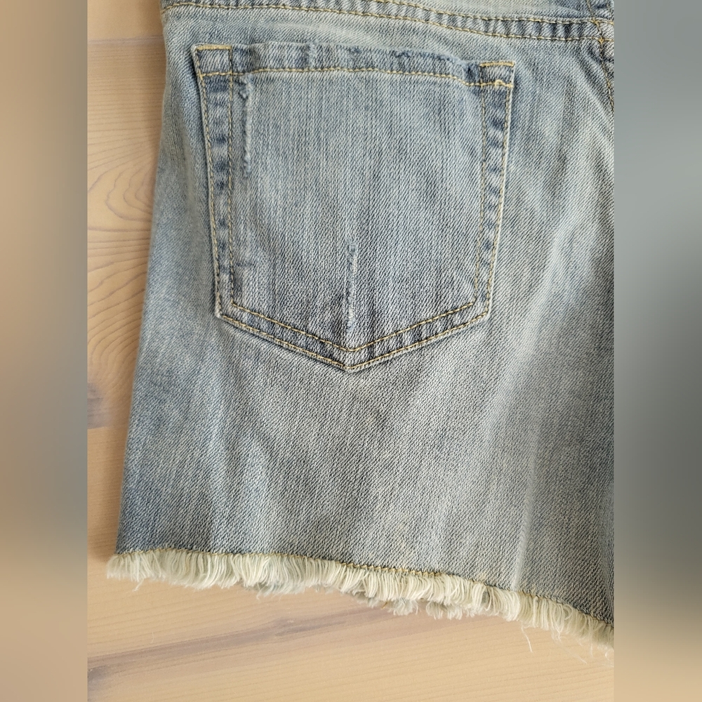 Mossimo Supply Co Distressed Cut-Off Faded Denim Shorts size 7 Juniors EUC - Picture 7 of 7
